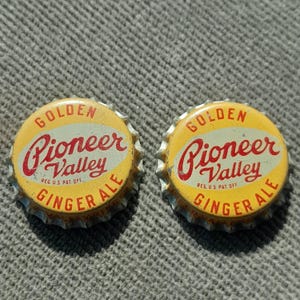 Pioneer Valley Golden Ginger Ale Soda Vintage Cork Lined Bottle Cap NOS unused Lot of 2 Northampton Massachusetts