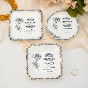 名入れリングディッシュ、インスピレーションを与えるジュエリーディッシュ、あなたは勇敢で強く賢く愛されているギフト、カスタムネーム小物入れ