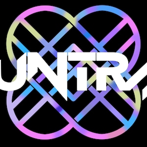 Peut inclure: Logo "HUNTRAX" en blanc sur fond noir. Le design comprend des formes géométriques colorées dans des tons de bleu, violet et jaune, créant un visuel moderne et accrocheur.