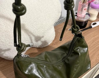 Borsa a tracolla verde scuro kaki con tracolla regolabile