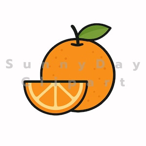 Puede incluir: Ilustración de dibujos animados de una naranja con una rodaja cortada. La naranja es redonda, con una superficie texturizada y una hoja verde. La rodaja cortada revela los segmentos de la naranja. El texto "Sunny Day Clipart" está en el fondo.