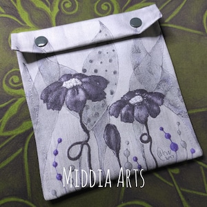 Tarot Runes Crystals Pouch Green Flowers scatta