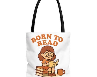 Könnte beinhalten: Weiße Tragetasche mit schwarzen Griffen. Sie zeigt eine Cartoon-Illustration eines Mädchens, das ein Buch liest, mit dem Text "BORN TO READ" darüber. Ein Stapel Bücher und eine Tasse sind ebenfalls im Bild.