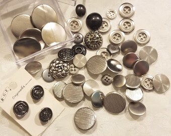 Vintage Craft Button Lot ~ Silver Metal and Plastic Faux Metal Buttons ~ Craft Buttons ~ Sewing Buttons ~ Old Jewelry Making Lot ~ Lot #126