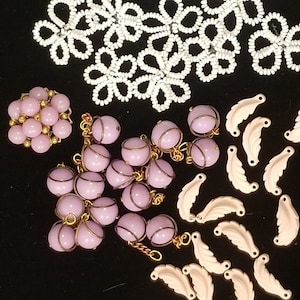 Destash Vintage Plastic & Glass Bead Lot ~ Vintage Jewelry ~ Vintage Acrylic Beads ~ Repurpose Jewelry Lot  ~ Bead Bundle ~Treasure Box #141