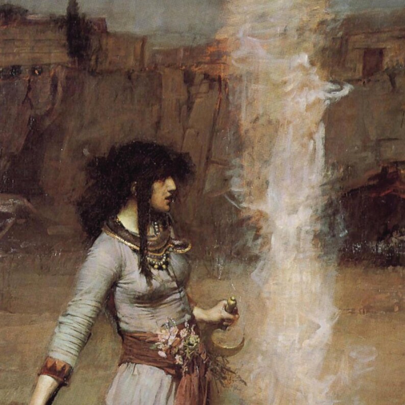 Pu&ograve; includere: Un dipinto a olio raffigurante una persona dai capelli scuri che indossa un indumento a maniche lunghe di colore chiaro con una fascia scura e accenti floreali. La persona tiene un piccolo oggetto vicino a una colonna di fumo bianco.