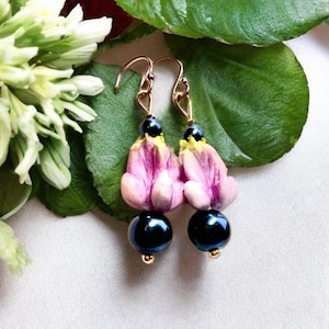 Hawaiian Crown Flower Earrings, Wedding Earrings, Hawaiian Wedding Earrings, Crown Flower Pearl Earrings, Gold Crown Flower Earrings