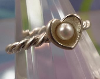 Size 4.5 Ring : Sterling Silver Pearl in Heart Signed HHN Hans Henrik Nygaard Denmark (9902)