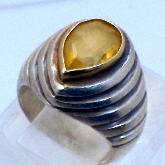 Size 6.5 Ring : Vintage Fluted 18 KT Gold and Ste… - image 1