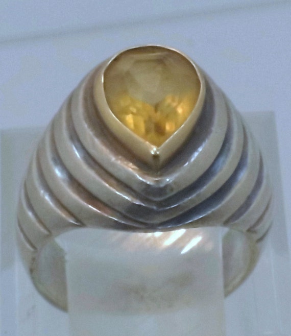 Size 6.5 Ring : Vintage Fluted 18 KT Gold and Ste… - image 2