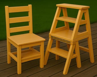 Op de afbeelding: Een gele houten stoel met een lattenrugleuning en een opvouwbare trapkruk. Beide zijn geschilderd in een warme gele kleur en staan op een houten terras. De kruk kan ook als kleine ladder worden gebruikt.