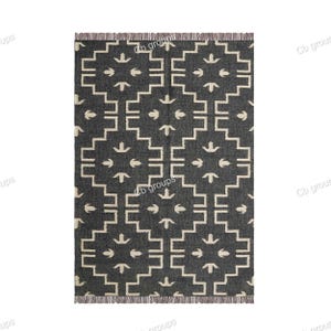 Handwoven Wool Jute Kilim Rug: Traditional Indian Design