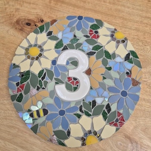 Mosaik-Türnummer - Blumenmuster