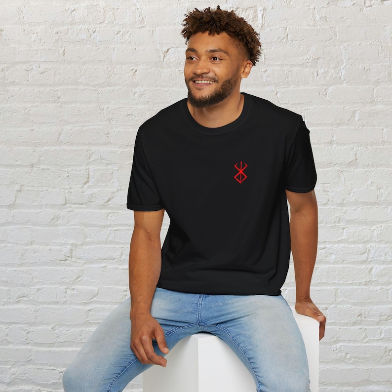 Berserk Mark of Sacrifice T-Shirt, Gothic Symbol Tee, Anime inspiriertes Top, Unisex Grafik-Shirt, Dark Fantasy-Kleidung, Distressed Manga Bild 5