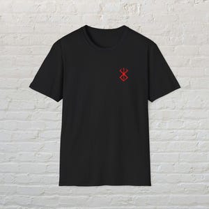 Berserk Mark of Sacrifice T-Shirt, Gothic Symbol Tee, Anime inspiriertes Top, Unisex Grafik-Shirt, Dark Fantasy-Kleidung, Distressed Manga Bild 1