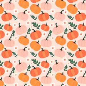 Könnte beinhalten: Ein sich wiederholendes Muster aus orangefarbenen und rosa Kürbissen, durchsetzt mit weißen Blumen und grünen Blättern, vor einem hellpfirsichfarbenen Hintergrund. Die Kürbisse haben schwarze Stiele, was ein herbstliches Design ergibt.