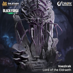 Könnte beinhalten: Detaillierte, violett getönte Fantasy-Miniatur von Vaezirak, Lord of the Eldraeth, mit einem komplexen, insektoiden Design. Das Modell weist komplizierte Texturen auf, darunter ein großer Kopf, mehrere Gliedmaßen und eine felsige Basis mit Pilzdetails. Logos von DM Stash, Black Forge Games und Drow From Beyond.