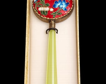 Espejo de mano chino de esmalte cloisonné con mango de jade y espejo compacto vintage con diseño floral.