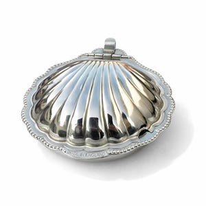 Mantequera inglesa vintage plateada con forma de concha, caja de almejas, decoración costera de los años 50, joya decorativa.
