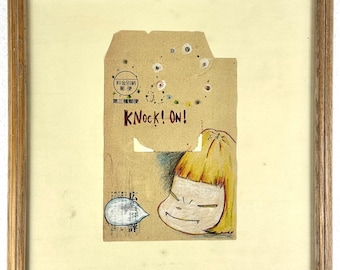 Tekening van Yoshitomo Nara met kleurpotlood op enveloppenpapier. Ingelijst.