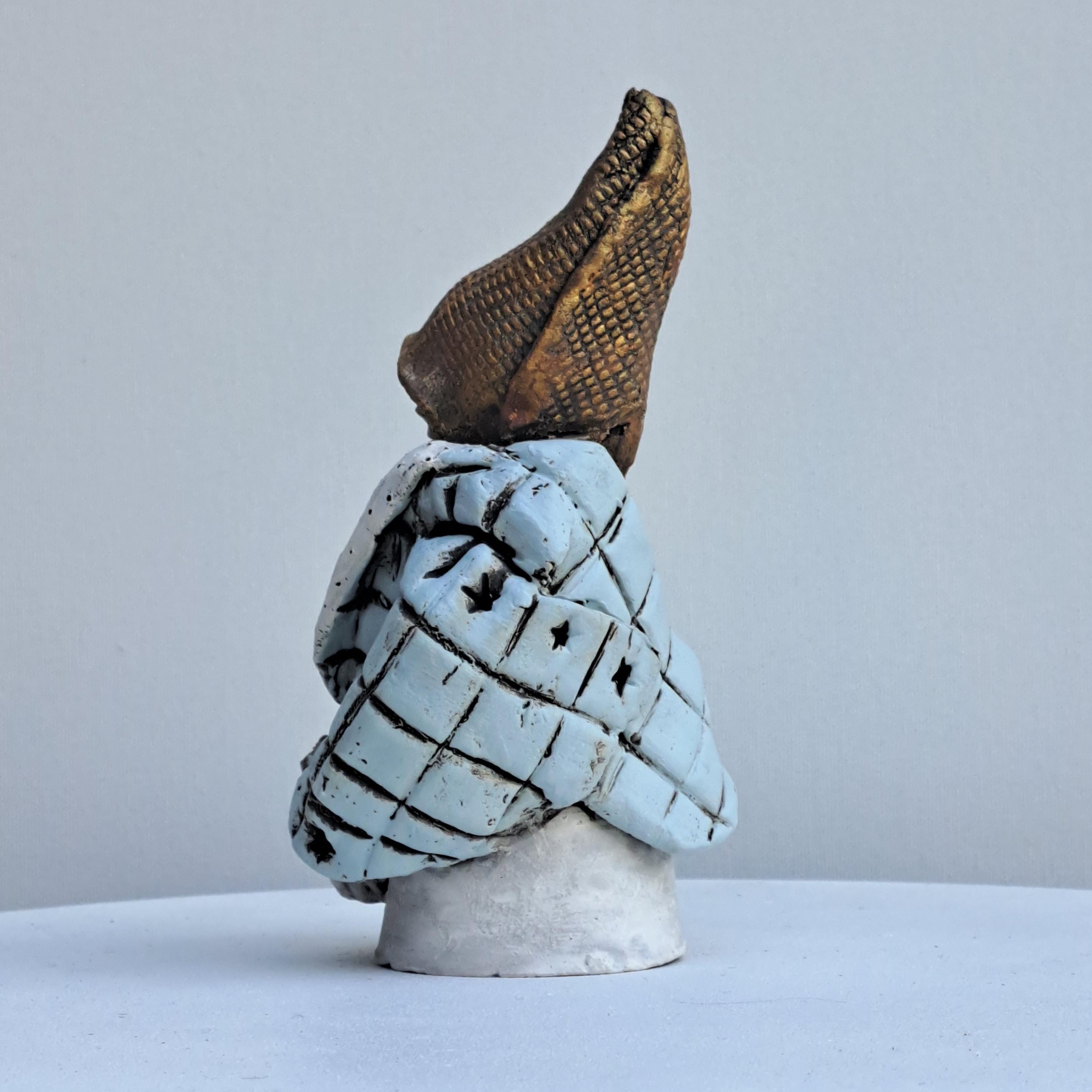 陶器製の彫刻、鳥をあしらった風変わりな人物像。高さ17cm。 - Etsy 日本