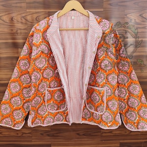 Handgemaakt katoenen gewatteerd jack met oranje bloemen, omkeerbare kantha-jas met handblokprint, lichtgewicht Indiase handgemaakte winterjas voor dames