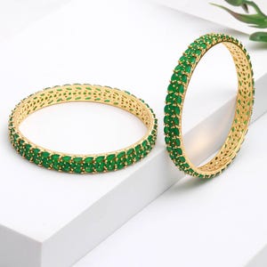 Smaragdgröna armband, 22K guldpläterade armband