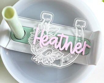 Personalized Floral Horseshoe Name Topper 20 30oz 40oz, Custom Horse Tumbler Plate Tag, Equestrian Horseback Rider Present, Horse Lover Gift
