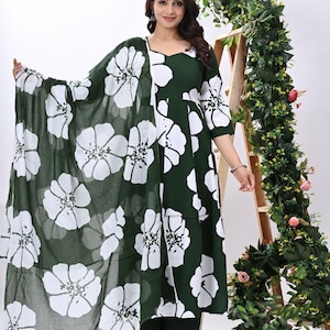 Grüne Baumwolle Floral Kurta Set: 3-teiliger indischer Boho Anzug