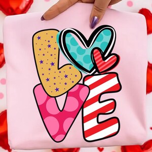 Kleurrijke doodle LIEFDE SVG, Groovy Valentine sublimatie png, patchworkpatroon hart ontwerp