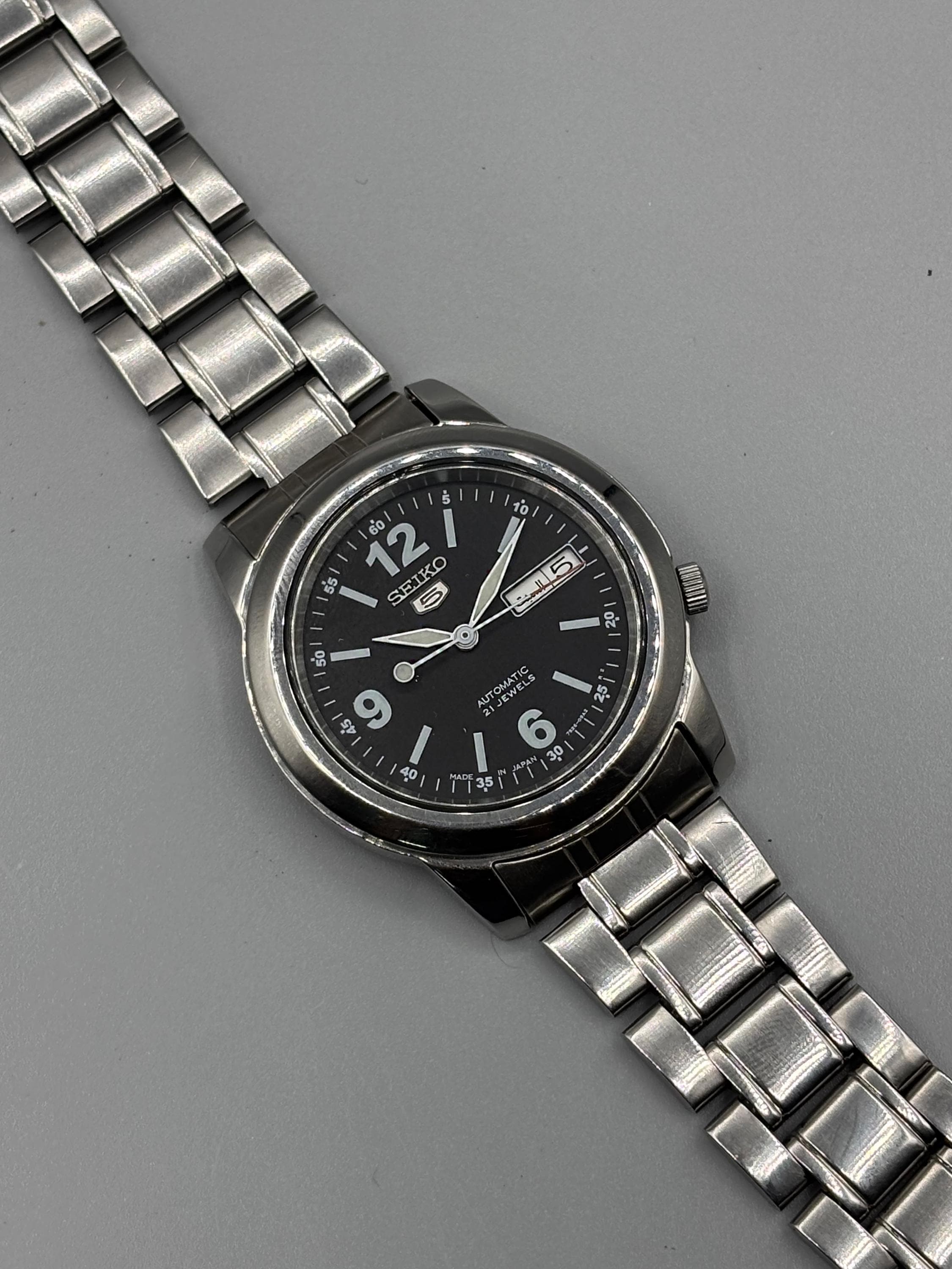 SEIKO セイコー 5 腕時計　7S26-02W0 デイデイト　ブラック Vintage Seiko 5 7S26-02W0 Automatic 21 Jewels Black Men's Watch