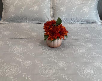 Queen Glacé Cotton Bedsheet Set with Rose Pattern, Breathable Comfort