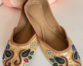 キッズ刺繍パンジャブ・ジュッティ - 伝統的な履物 | エスニックなフラットインドシューズ