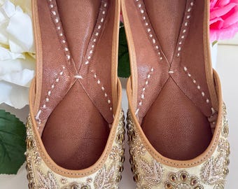 Women’s Punjabi Jutti Khusa – Traditional Footwear | Ethnic Flat Indian Shoes
