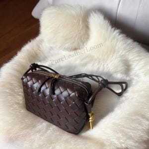 Handcrafted Woven Leather Crossbody Bag: Elegant Shoulder Purse