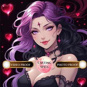 Può includere: Illustrazione digitale di una donna con capelli viola e neri, adornata con gioielli e un vestito nero. Forme di cuore rosso fluttuanti. Testo: "Casting Spell", "Video Proof" e "Photo Proof".