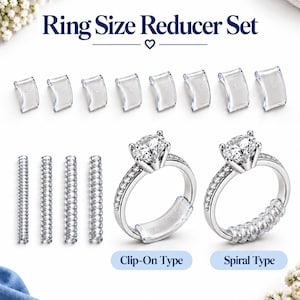 Puede incluir: Un conjunto de reductores de tamaño de anillo con ajustadores transparentes de tipo clip y espiral. Incluye ocho piezas curvas de clip y cuatro espirales, mostradas aplicadas en anillos de plata con el texto Ring Size Reducer Set visible.