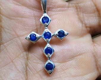 Ciondolo a croce con zaffiro blu naturale: ciondolo in argento sterling
