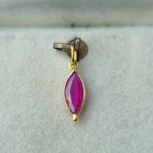 18金無垢天然ルビーチャームペンダント：マーキーズカット宝石ハンドメイドペンダント