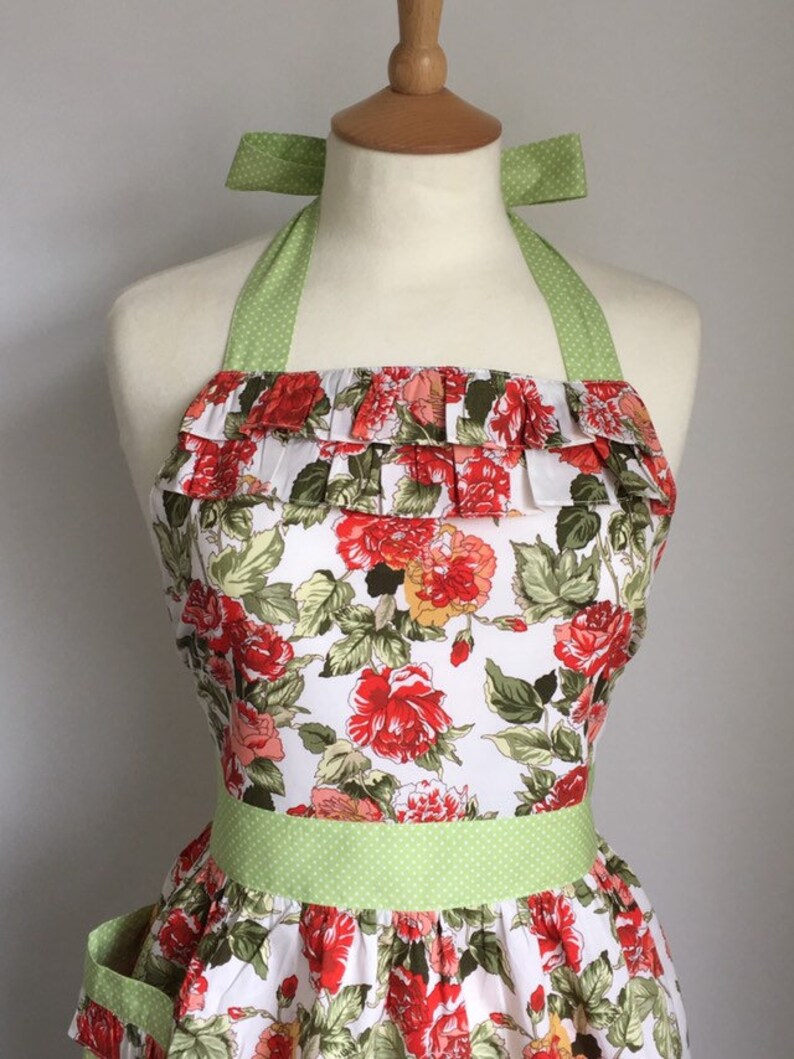 Retro apron with ruffles vintage floral pattern. 1950s | Etsy