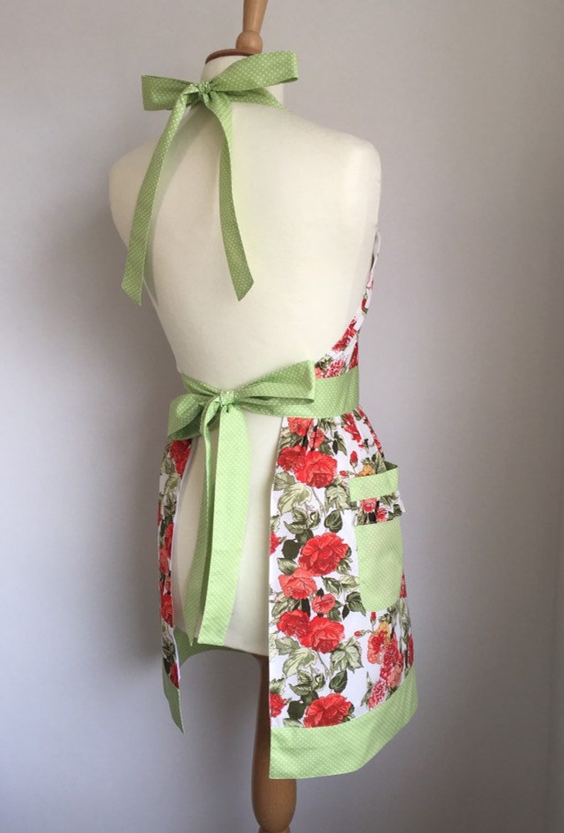 Retro apron with ruffles vintage floral pattern. 1950s | Etsy