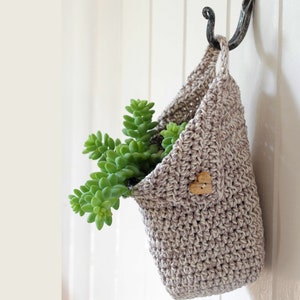 Crochet pattern for a fold down hanging plant basket- plant pot hanger - trailing plant holder - US and UK terms