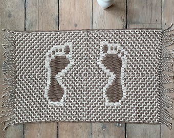 Mosaic overlay crochet pattern - Footprint bath mat