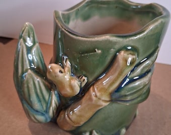 vintage Majolica-style ceramic frog planter