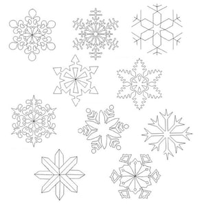 Peut inclure: Neuf flocons de neige noirs et blancs sur fond blanc. Les flocons de neige présentent des formes et des niveaux de détail variés, allant de motifs complexes à des formes géométriques. Idéal pour les travaux manuels ou les décorations sur le thème de l'hiver.