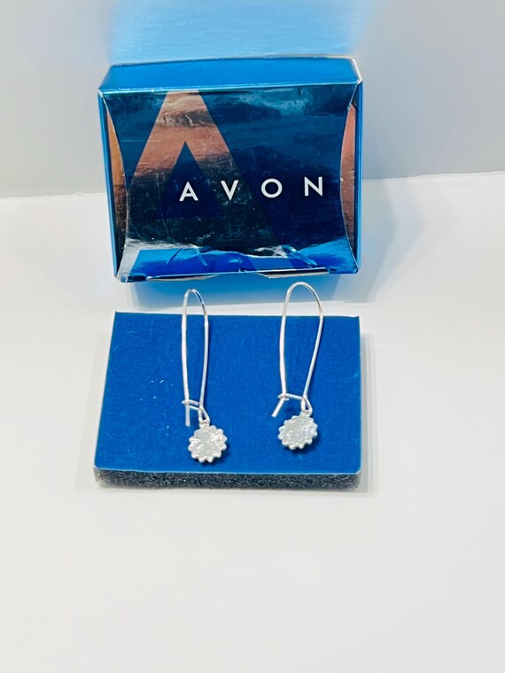 Avon Tiny Delicate Sunflower silver Tone Earrings. - image 2
