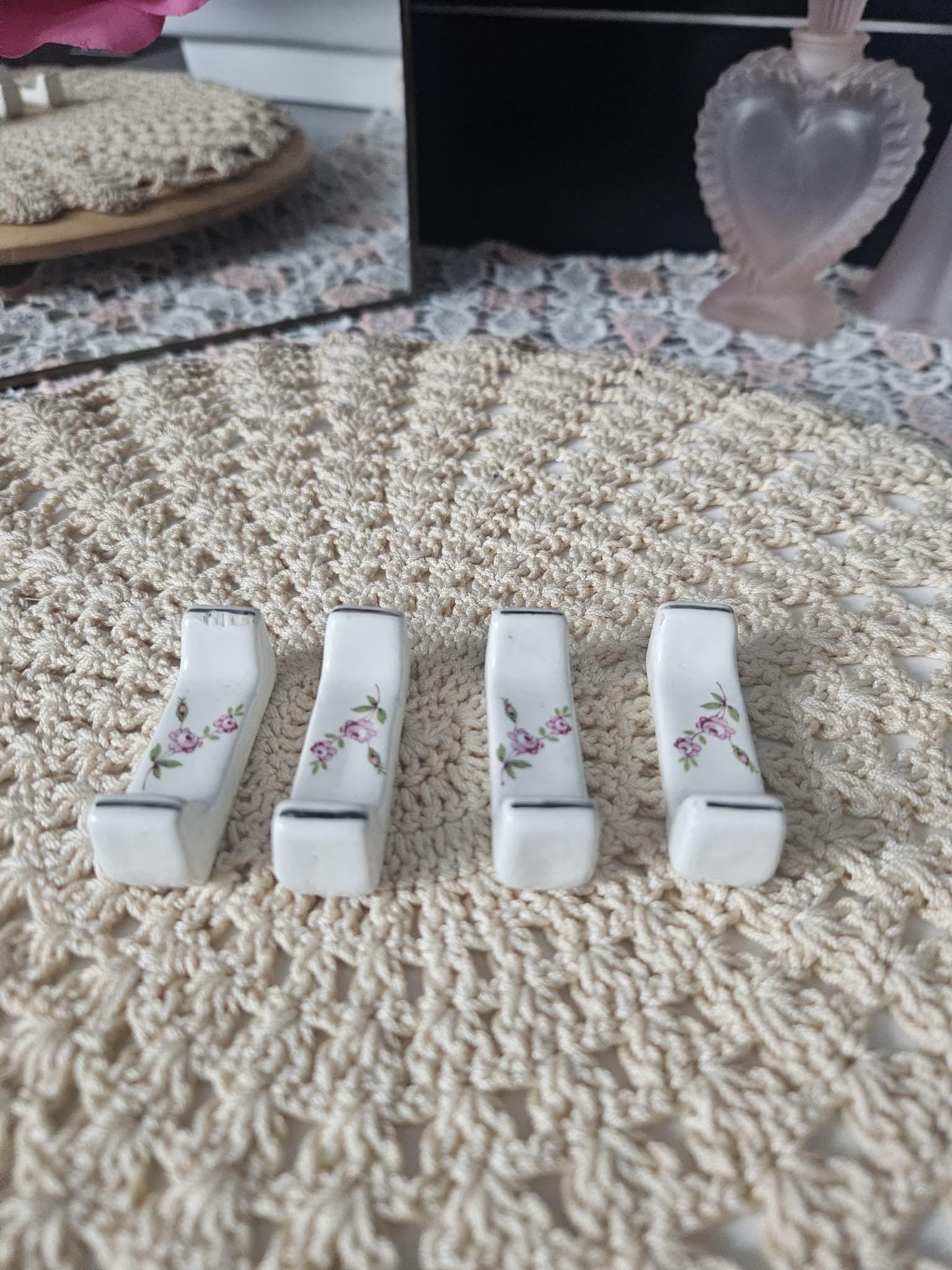 Porte couteau et marque place porcelaine - Arts de la table