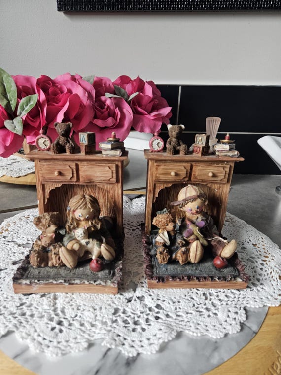 Vintage 90er Jahre Buchstützen Teddybär Spielzeug Zimmer Puppe Lesebuch Teddy Tales Harz