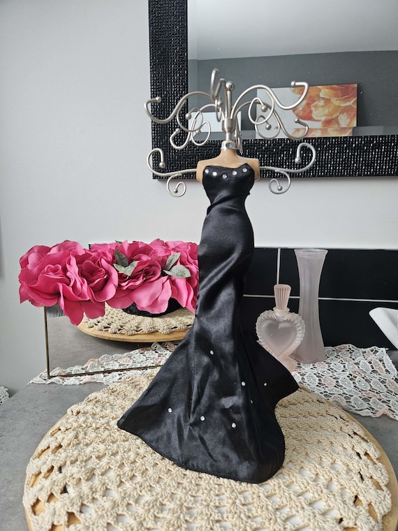 metal dress jewelry holder Black Metal Jewelry Display Stand with 20 Necklace Hook and Ring & Bracelet Tray