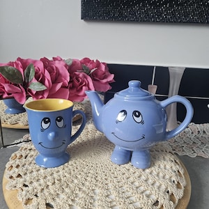 Vintage Anthropomorphic Smiley Face Teapot with Legs, blue with cup 1980s cute smiley face ceramic Tea pot with feet, blue and yellow cup